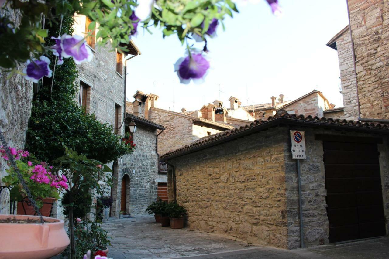 Red House Apartamento Gubbio Exterior foto
